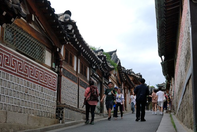 8 Hours Private tour with top attractions in Seoul - Namsangol Hanok Village adds a quieter traditional setting