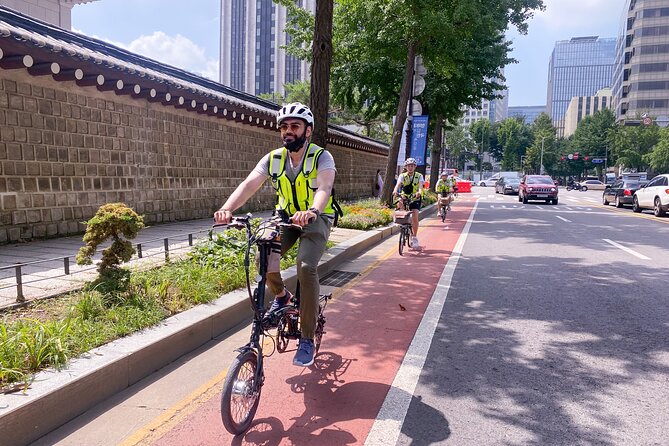 Afternoon E-bike tour and "Happy Hour" food and drinks - Gwanghwamun Square puts Korean history in the open