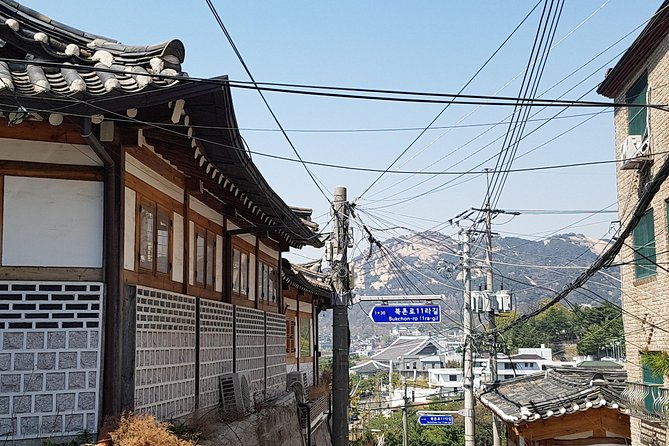 Best Walking Tour to Gyeongbok Palace Bukchon Hanok Village - Gyeongbokgung Palace and the changing guard
