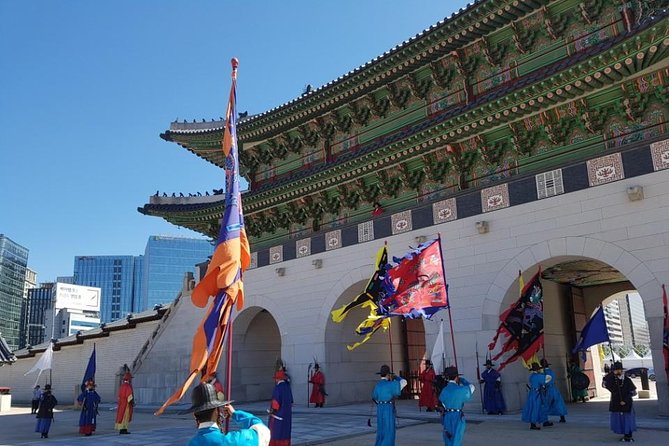 Best Walking Tour to Gyeongbok Palace Bukchon Hanok Village - The National Folk Museum adds ordinary life