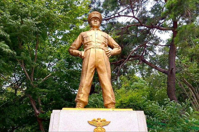 Buam dong Walking Tour Art, History and Parasite in Seoul - The 10-minute bus ride into the hills