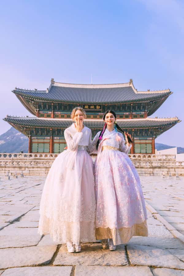 Changdeokgung Hanbok Experience at hanboknam - Hairstyling without an extra charge
