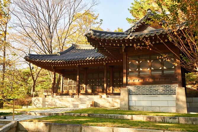 (Closed) Korea’s White House Walking Tour Blue House - The presidential residence and family quarters
