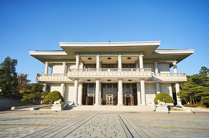 (Closed) Korea’s White House Walking Tour Blue House - Chimnyugak and the quieter traditional side