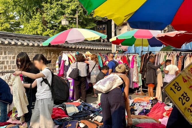 Contemporary & Retro Seoul Private Tour with Local Food Tasting - Dongdaemun photo stop and a local lunch