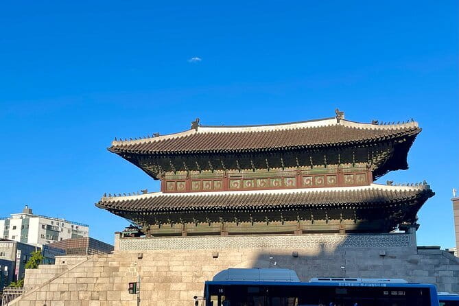 Contemporary & Retro Seoul Private Tour with Local Food Tasting - A quick look at Cheonggyecheon