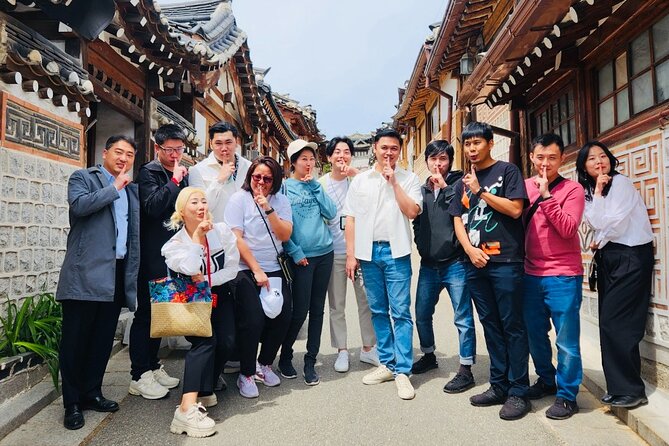 Customizable Seoul Private Tour Palaces Food and Markets - Bukchon Hanok Village and old Seoul streets
