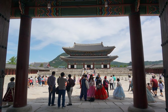 Customized Private Seoul tour: Palace, Market etc(Airport Option) - Markets, food, and modern Seoul