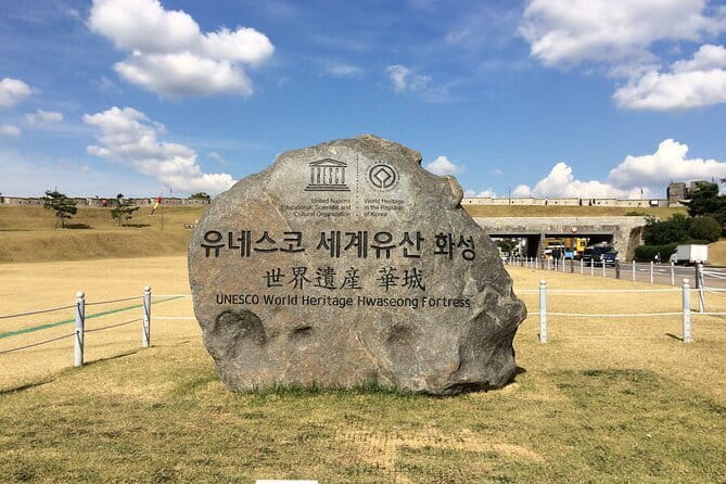 Day Tour of Suwon Hwaseong Fortress Starfield Waujeongsa Temple - Waujeongsa Temple and its 3,000 Buddha statues