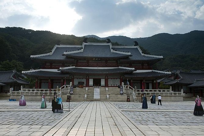 Day Trip to Yongin Daejanggeum and Korean Folk Village from Seoul - The duty-free stop on the way back