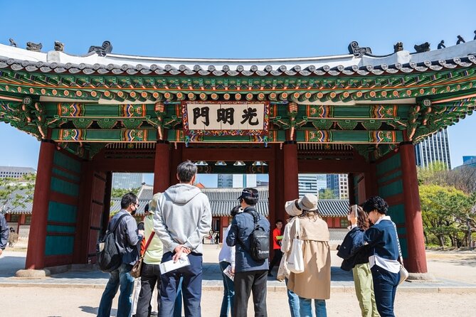 Deoksugung & Jeongdong-gil: A Walk in Korea's Rich Heritage - What the guide adds to the walk