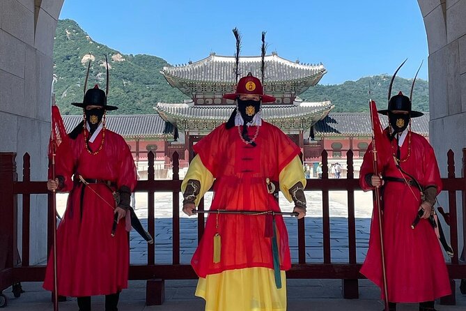 Discover Seoul: Local Life and History - Gyeongbokgung Palace in a short introduction