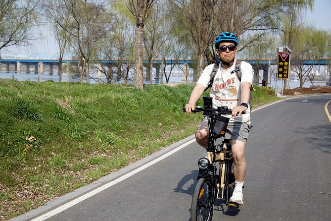 ENKO Electric Bike Ride on The Han River Bike Path in Seoul - Getting comfortable with the Enko electric bike