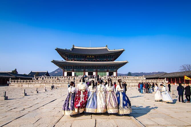 Eobi+Nami+Hanbok Tour with Rail Bike or Strawberry Option - Who should book this experience