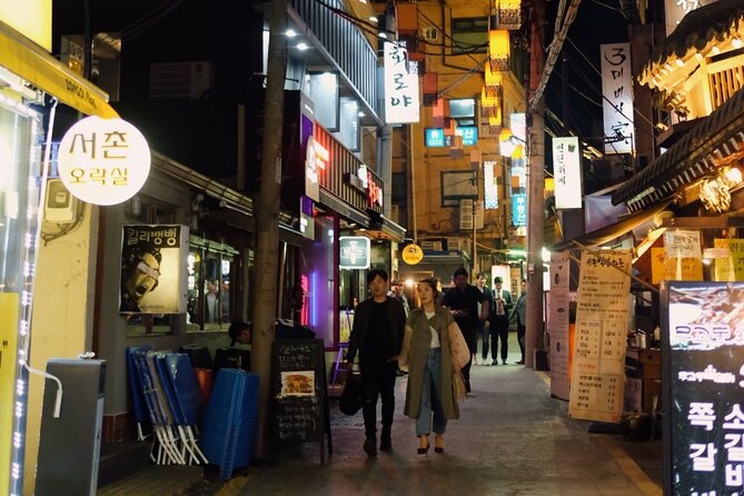 Fortress Night Hike & Snack at a Local Market - Following the ancient Seoul Wall on Inwangsan