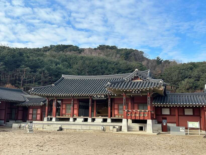 From Seoul: Starfield Library, Hwaseong, Gwangmyeong Cave - Three very different stops in seven hours