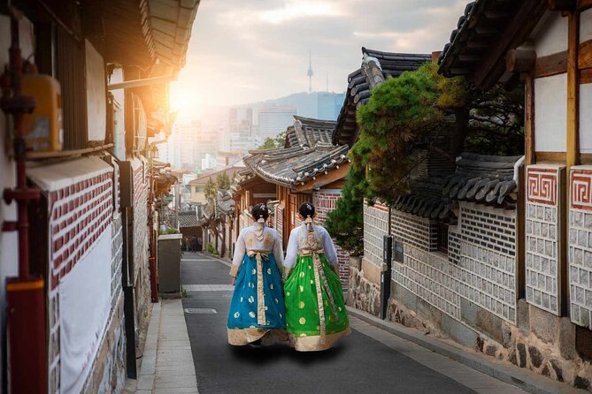 Full-Day Seoul Highlights Private Guided Tour - Bukchon’s traditional houses and steep lanes