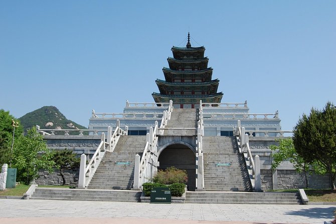 Gyeongbok Palace and Korean Folk Village Tour - Jogyesa Temple In The Middle Of Seoul