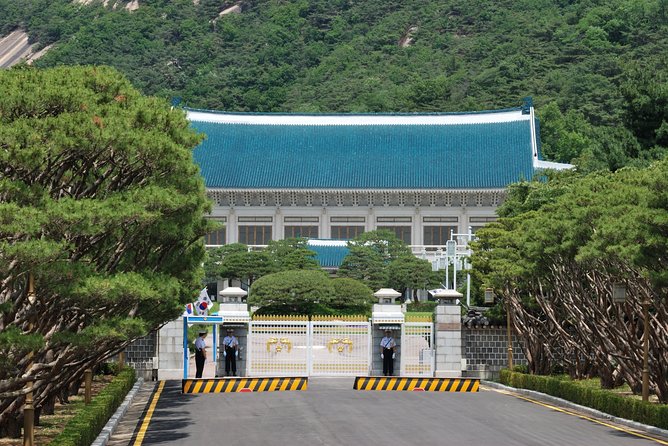 Gyeongbok Palace and Korean Folk Village Tour - The Ginseng Center And Included Korean Lunch