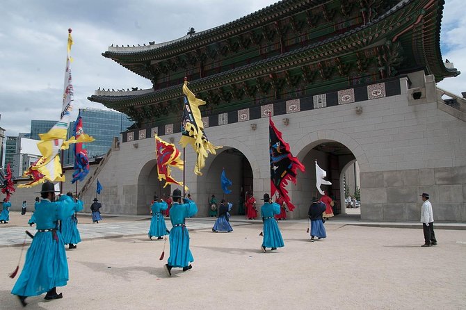 Gyeongbok Palace and Korean Folk Village Tour - Guide Style, Group Size, And Pace