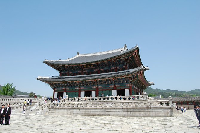 Gyeongbok Palace and Korean Folk Village Tour - Starting With Seoul’s Blue House