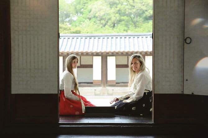 Gyeongbokgung Hanbok Photoshoot - Arrange the hanbok before your one-hour session