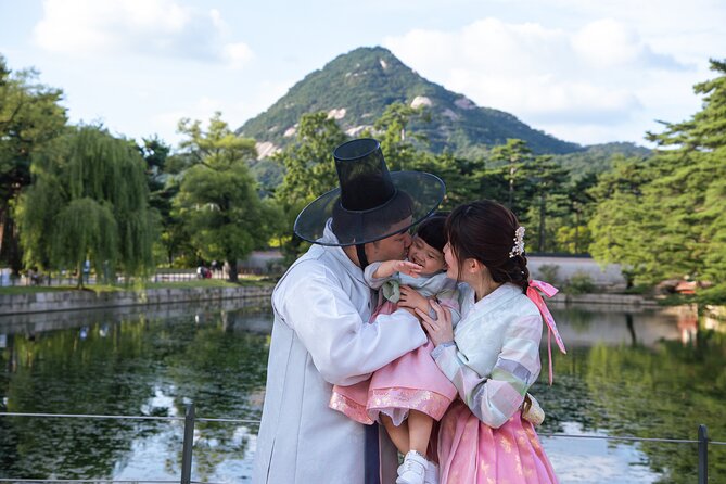 Gyeongbokgung palace family/group private photoshoot - Meeting Jun at Yes Hanbok near Exit 4