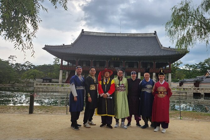 Half day Morning Seoul City Tour(Temple & Gyeongbok Palace) - The ginseng museum and the tour’s main compromise