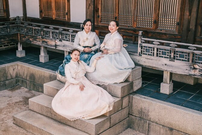 Hanbok Photoshoot and History Tour at Gyeongbokgung Palace - More than quantity, the photo package is the value