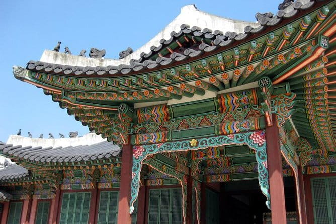 Hanbok Photoshoot and History Tour at Gyeongbokgung Palace - Tuesdays change the palace and neighborhood