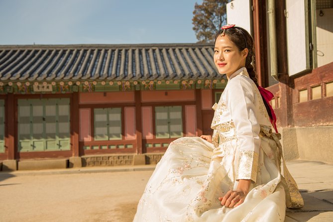 Hanbok rental, hanbok experience - Walking from the shop to Gyeongbokgung Palace