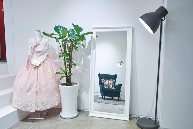 Hello Hanbok - Why Wearing Hanbok Changes the Palace Visit