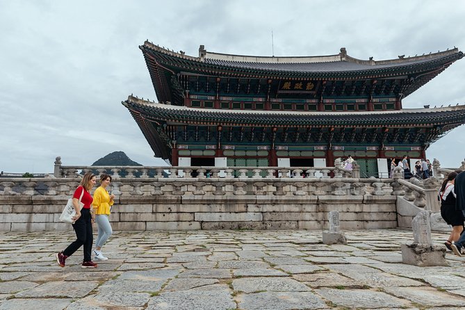 Highlights & Hidden Gems With Locals: Best of Seoul Private Walking Tour - Weather, fitness, and practical planning
