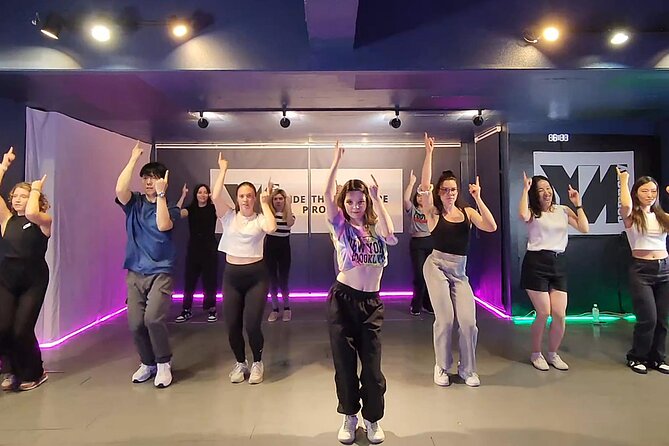 K-pop Dance Class in Seoul (Incl. video shooting & editing) - The first 10 minutes: warm-up and rhythm training