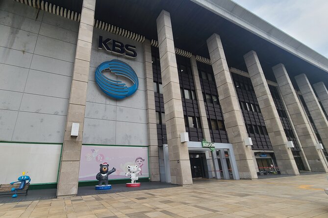 K-POP Experience in Seoul: Real K-POP Agency & Fan Culture - Starting at HiKR Ground with your own idol content