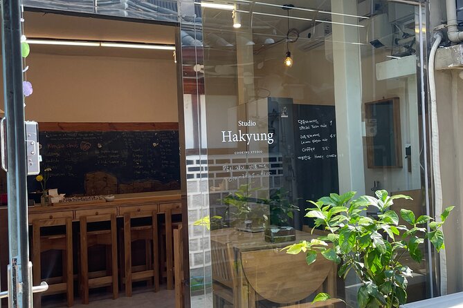 Kimchi class with Chef Hakyung near Gyeongbokgung place - Practical planning for your two hours