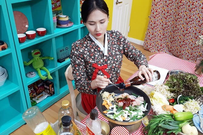 Korea Cooking Class with 3 stars Michelin Chef & Content creators - Shopping for ingredients before the class