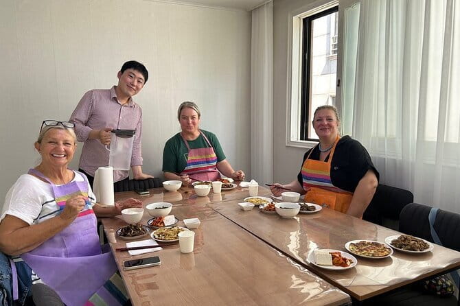 Korea Cooking Class with 3 stars Michelin Chef & Content creators - Dinner, drinks, and Korean cultural games