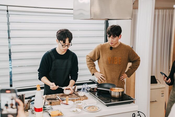 Korea Cooking Class with 3 stars Michelin Chef & Content creators - The 15-minute introduction to Korean food