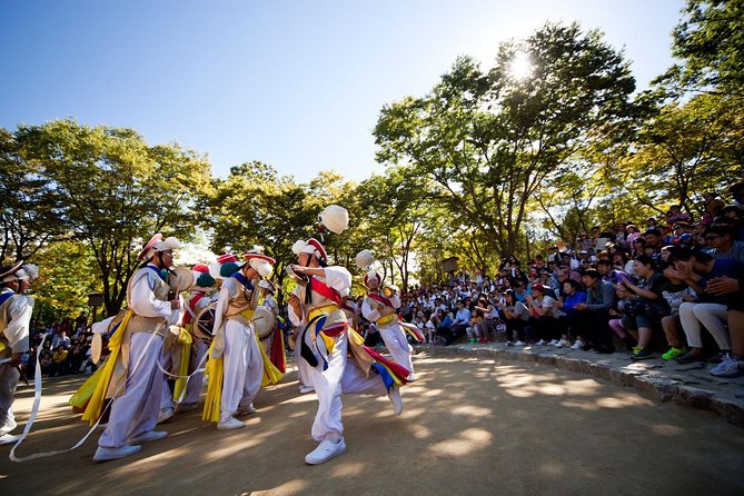 Korean Folk Village and Suwon Hwaseong Fortress Day Tour(EG Tour) - Suwon Nammun Market: a casual finish with room to choose