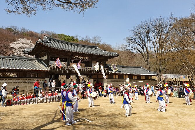 Korean Folk Village Half-day Guided Tour from Seoul - Folk music, dance, and tightrope acrobatics