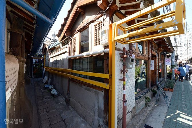 Korean History & Heritage Tour - Bukchon Hanok Village, a living neighborhood