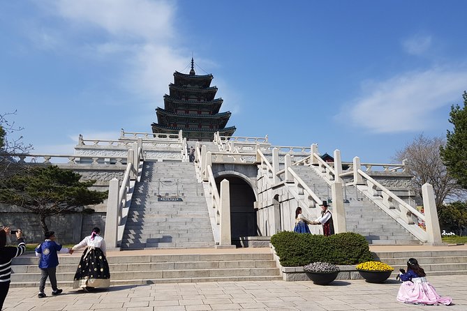 Korean Palace and Market Tour in Seoul Including Insadong and Gyeongbokgung Palace - Changdeokgung and the Huwon grounds