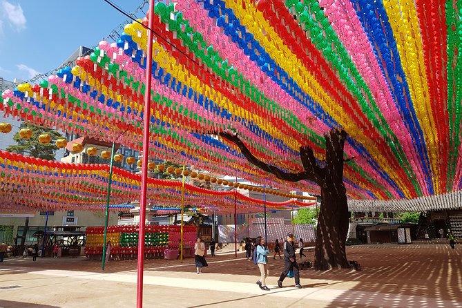 Korean Palace and Temple Tour in Seoul: Gyeongbokgung Palace and Jogyesa Temple - Why this half-day route works in Seoul