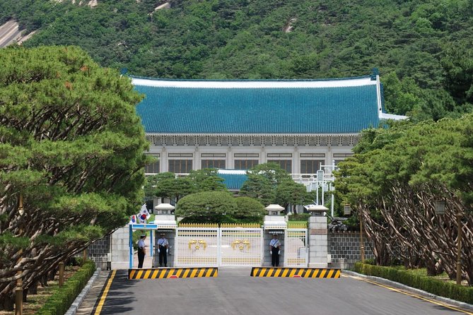 Korean Palace and Temple Tour in Seoul: Gyeongbokgung Palace and Jogyesa Temple - Passing the Blue House on the way downtown