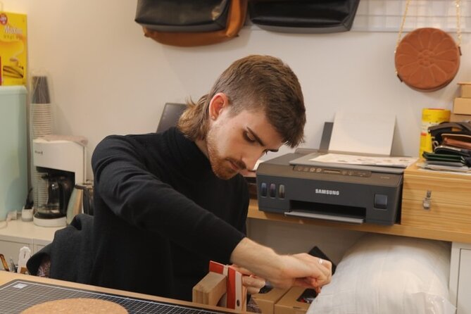 Leather Products Workshop in Seoul - Getting started at Mano Lab