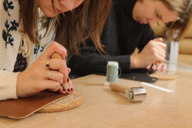 Leather Products Workshop in Seoul - Vegetable-tanned leather and personal engraving