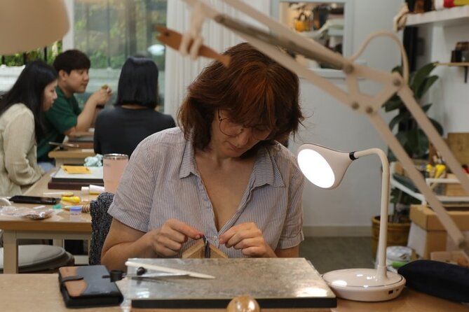 Leather Products Workshop in Seoul - The instructor’s role and class pace