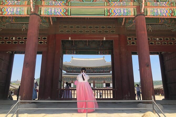 Lee’s Private 4-hour Customized Seoul Tour - Markets, temples, and the everyday side of Seoul