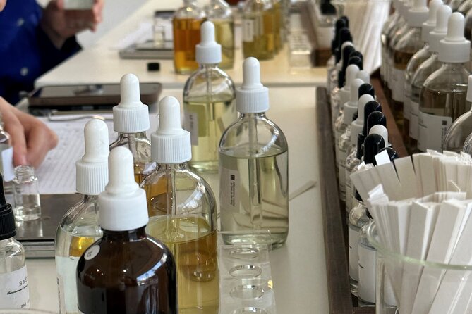 Make your K-scent perfume: Modern oneday class in Seoul - Testing 40 selected accords at the perfume organ
